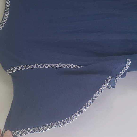 Top - Picture 2 of 4